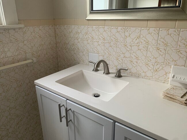 Building Photo - 347 Lawton St