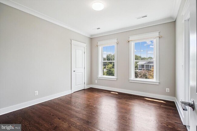 Building Photo - 1565 Hane St