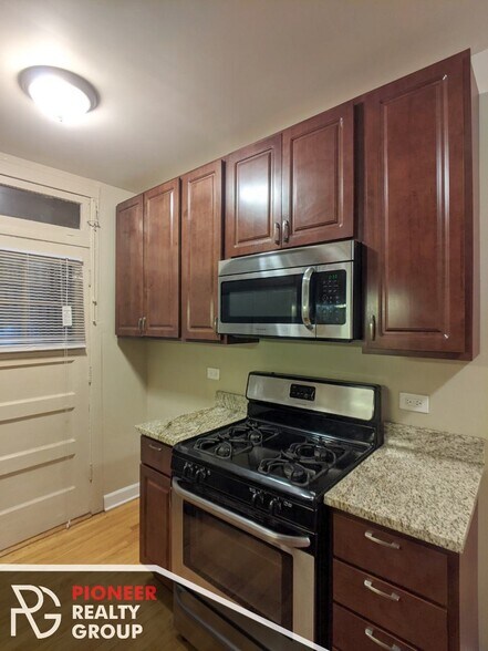 Building Photo - 4901 N Hoyne Ave