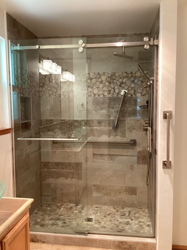 Building Photo - Spacious Lake Stevens Rambler with A/C