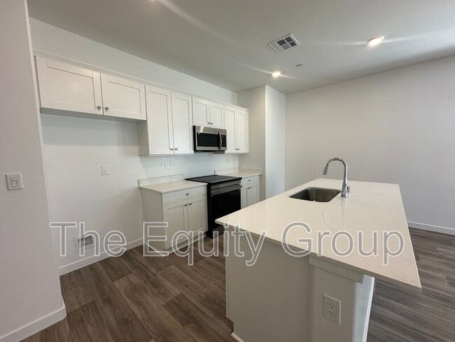 Building Photo - 2502 Cambridge Ct