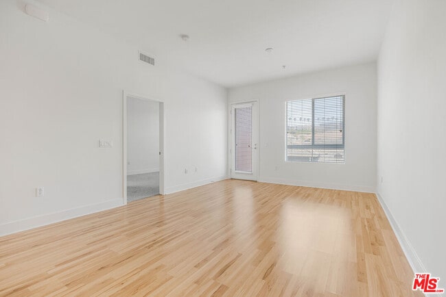 Building Photo - 12920 W Runway Rd