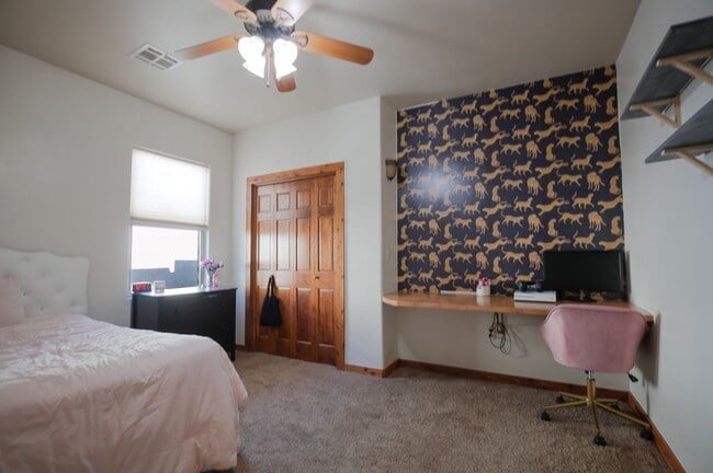 Building Photo - Roomy 4 bedroom Home with Solar Panels