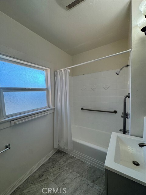 Building Photo - 1538 W 51st Pl