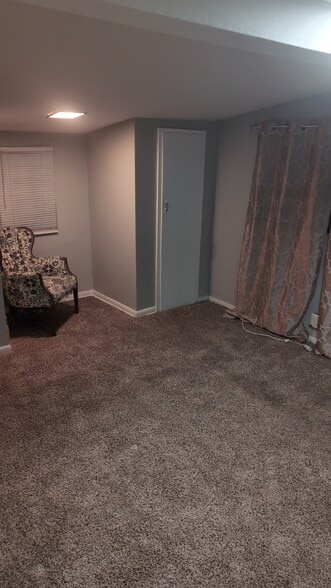 Building Photo - 304 N Western St