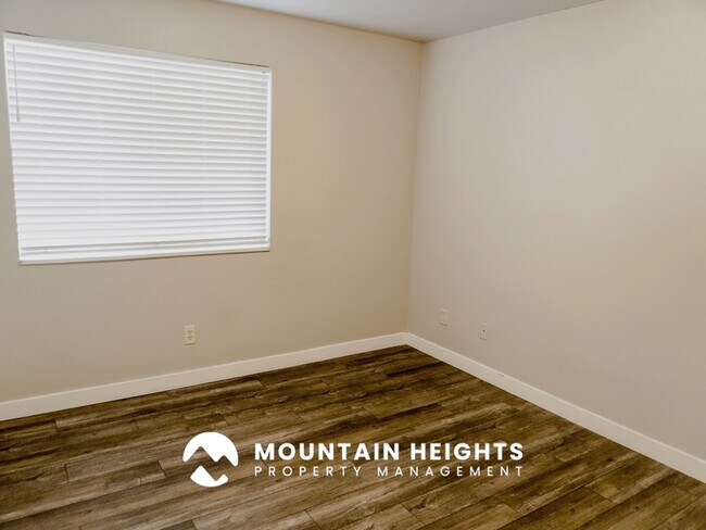 Building Photo - 26 W 7500 S