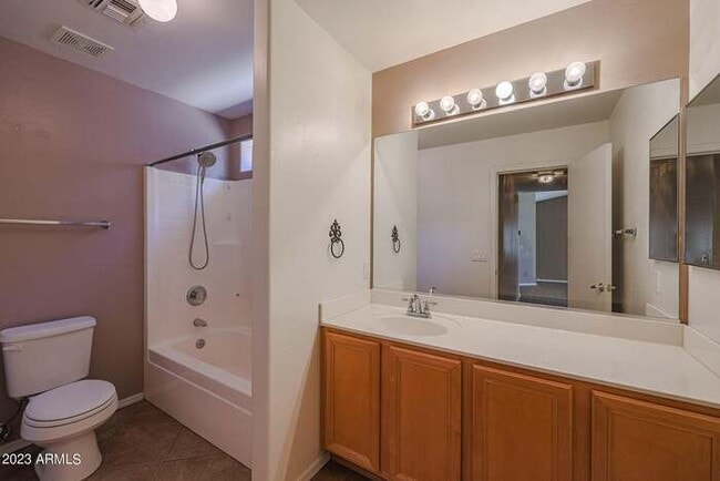 Building Photo - GREAT 3 bed, 2 bath home