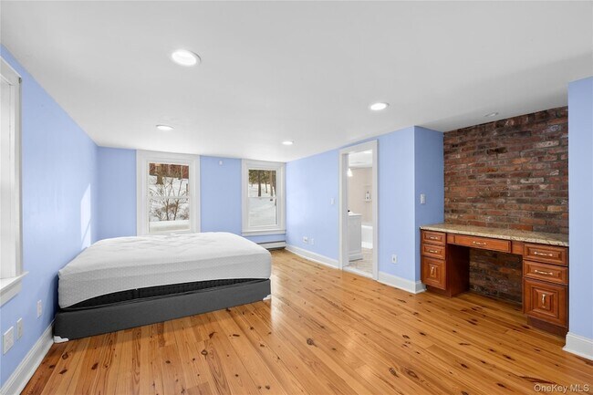 Building Photo - 232 N Country Rd