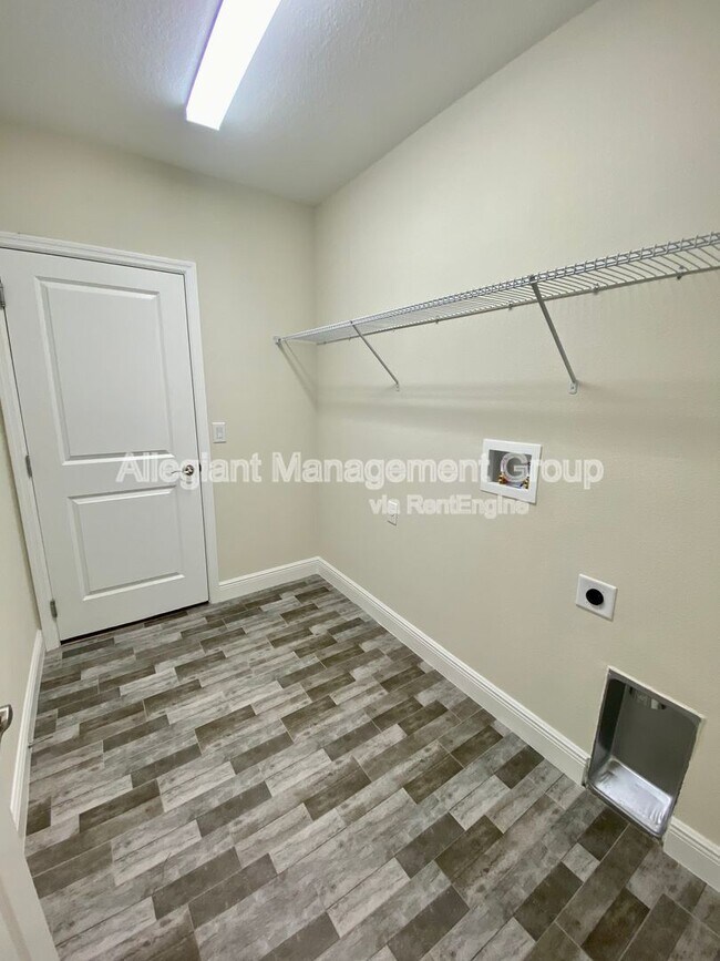 Building Photo - 153 Anzio Dr