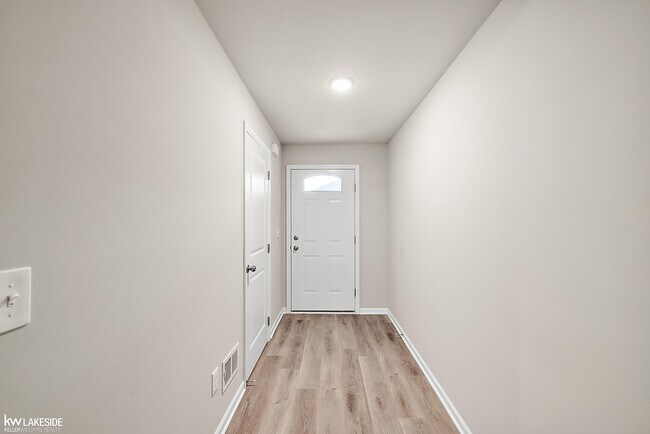 Building Photo - 28280 Delano Dr