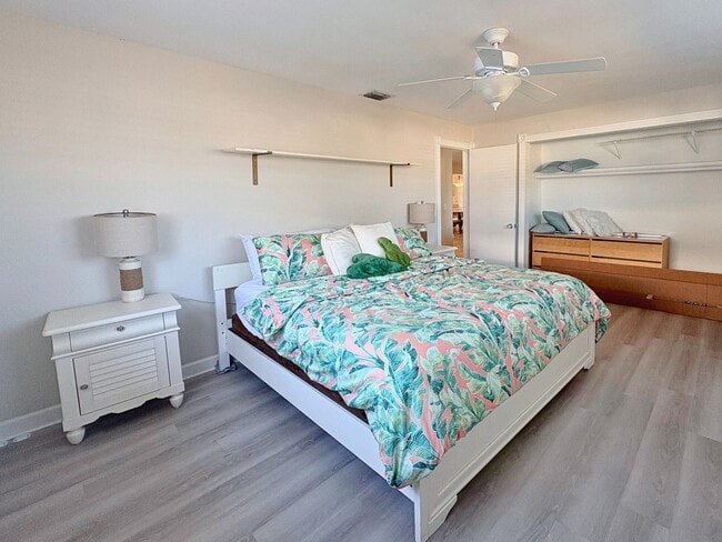 Building Photo - Spacious 3BR Home with Garage, Fenced Yard & Covered Patio in Seminole