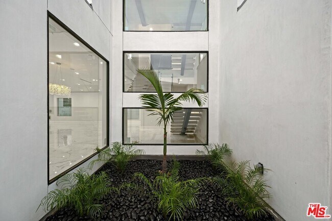 Building Photo - 1439 Edris Dr