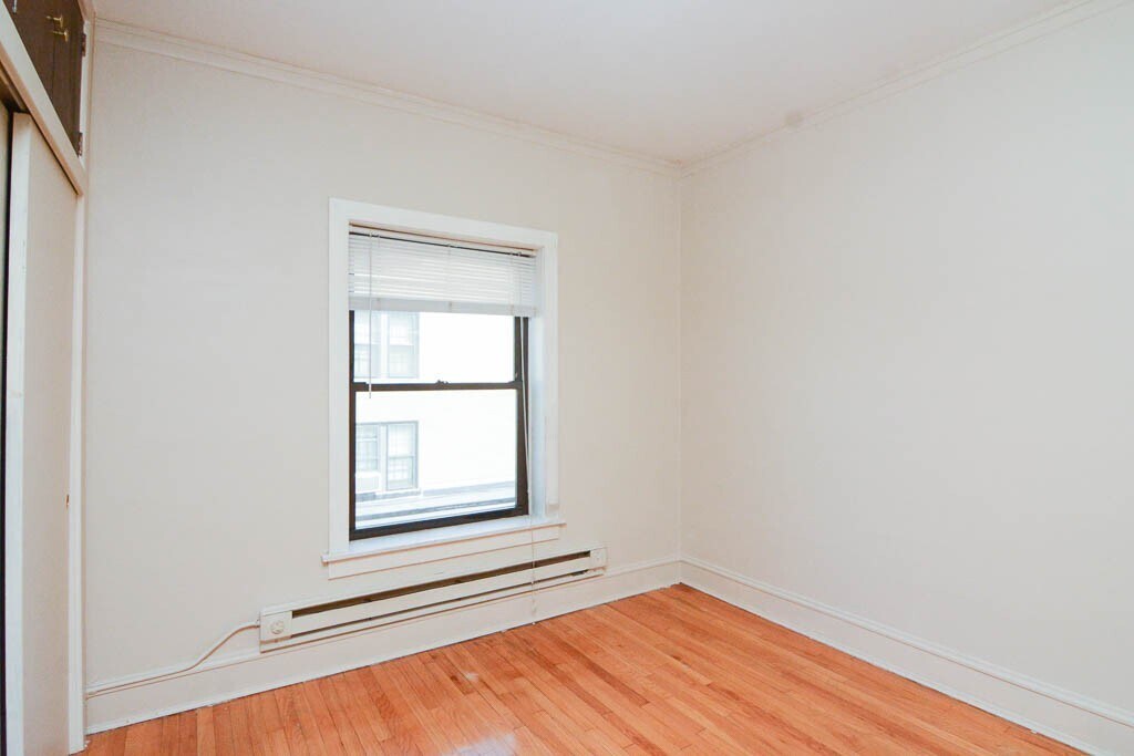 Building Photo - 1238 Oak Ave