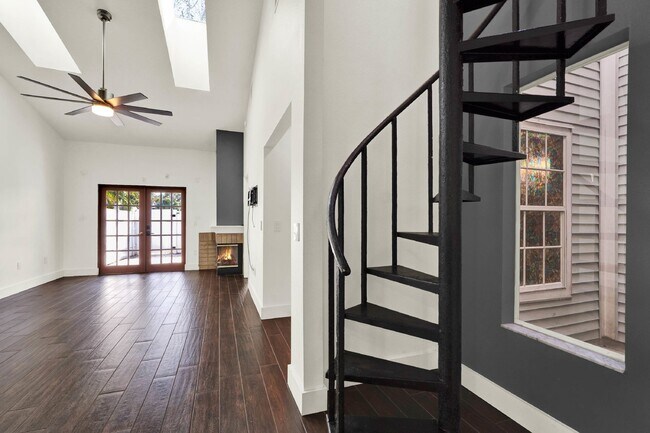 Building Photo - Charming 2-Bedroom + Bonus Room/Loft, 2-Bath Townhome Retreat in Conway!