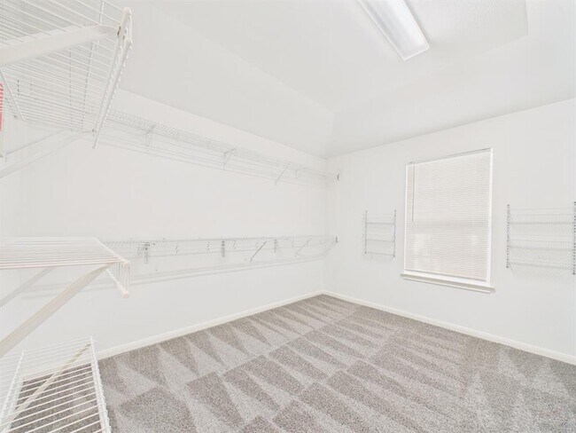 Building Photo - 18816 Sandy Shore Dr