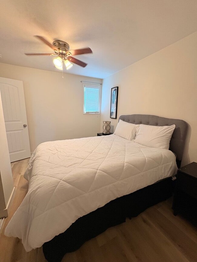 Building Photo - 4 Bedroom 2 Bath House For Rent in City He...