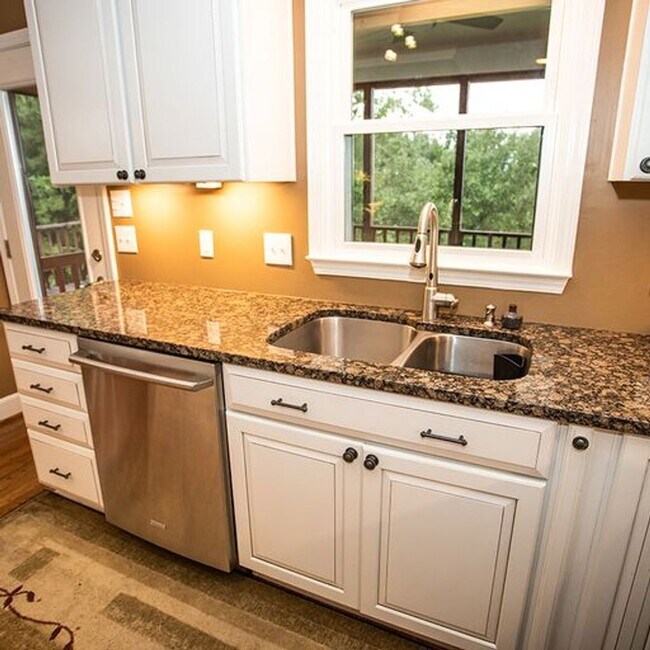 Building Photo - STUNNING!!! Four Bedroom two and a half bath home with a view!