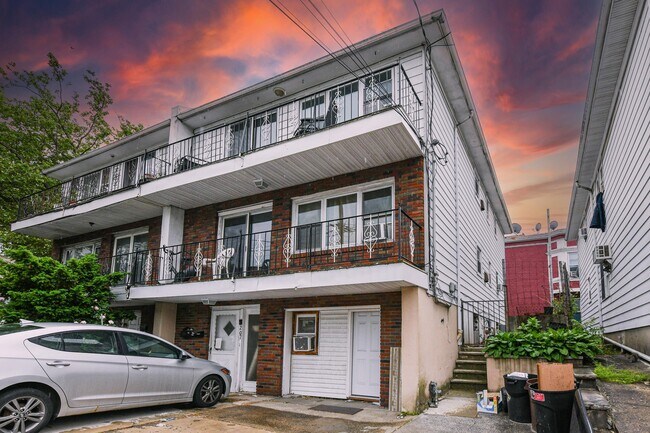 Building Photo - 207 Manhattan Ave