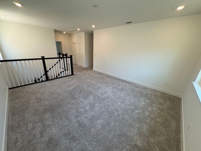 Building Photo - Beautiful 4 Bedroom 3 Bath Brentwood Home With SOLAR