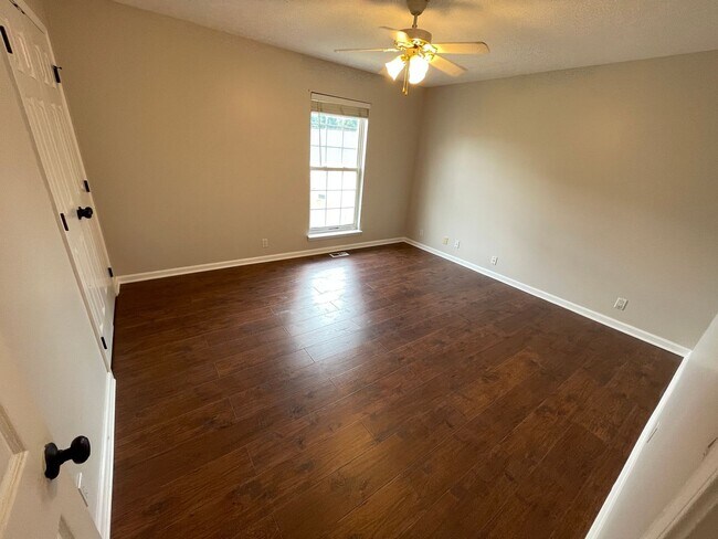 Building Photo - Welcome Home Rent Ready!