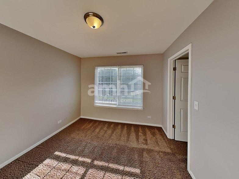 Building Photo - 2422 Claremont Ln