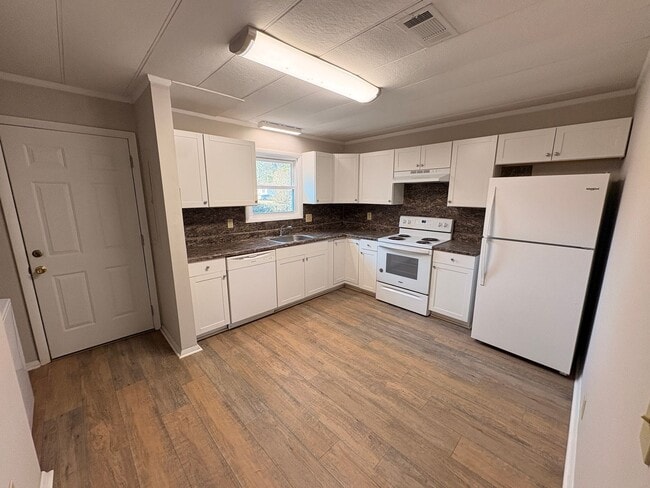 Building Photo - 195 Nunnally St