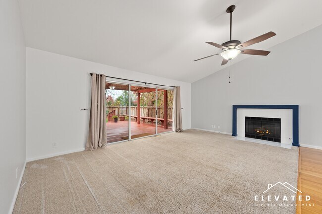 Building Photo - 2529 Buss Dr