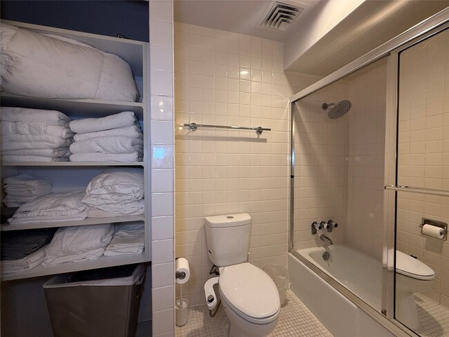 Building Photo - 15 Greenway Plz