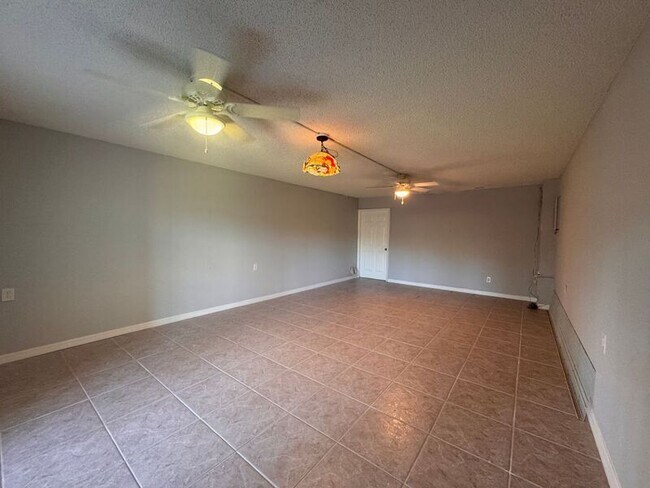 Building Photo - 814 Hidden Harbour Dr