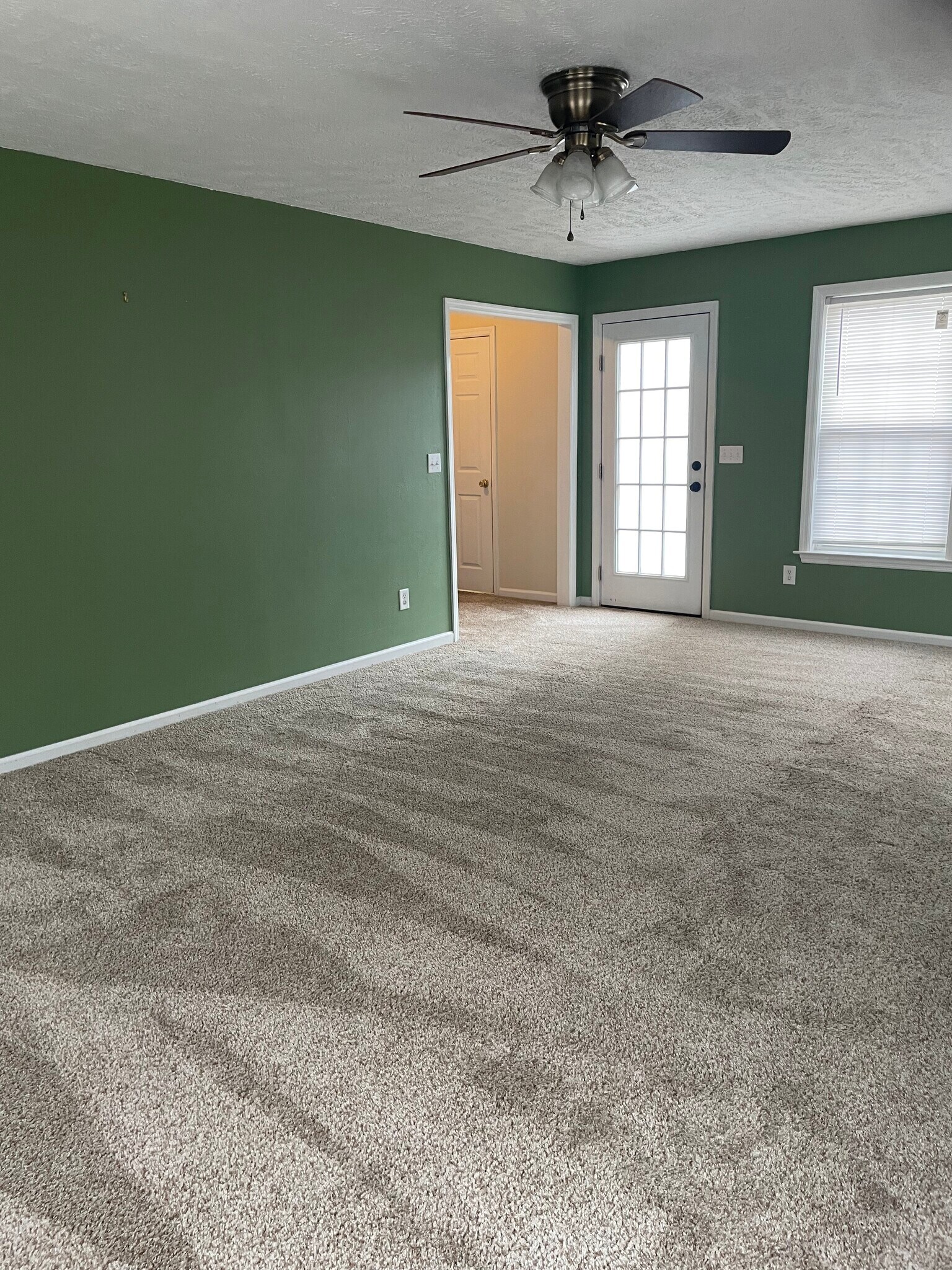 Building Photo - 122 Mosswood Dr