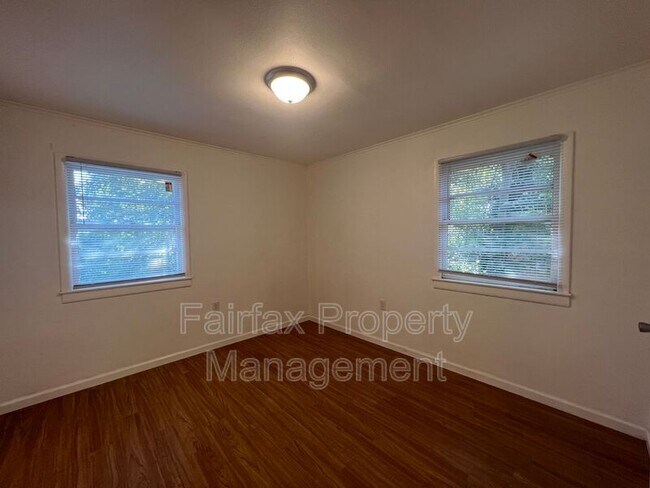 Building Photo - 512 Burlington Ave