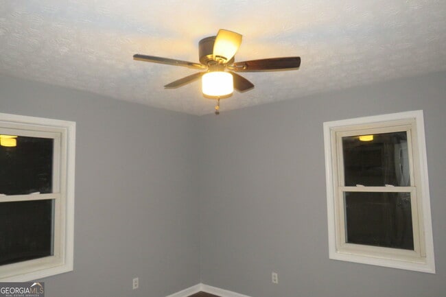 Building Photo - 1105 Hampton Rd