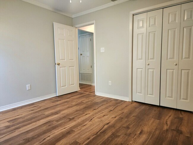 Building Photo - Adorable back yard in Gulf Shores - 3/2