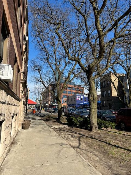 Building Photo - 3701 N Racine Ave