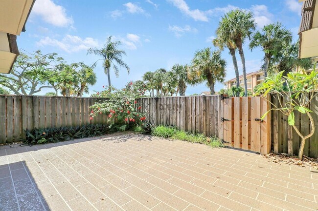 Building Photo - 2324 23rd Ct