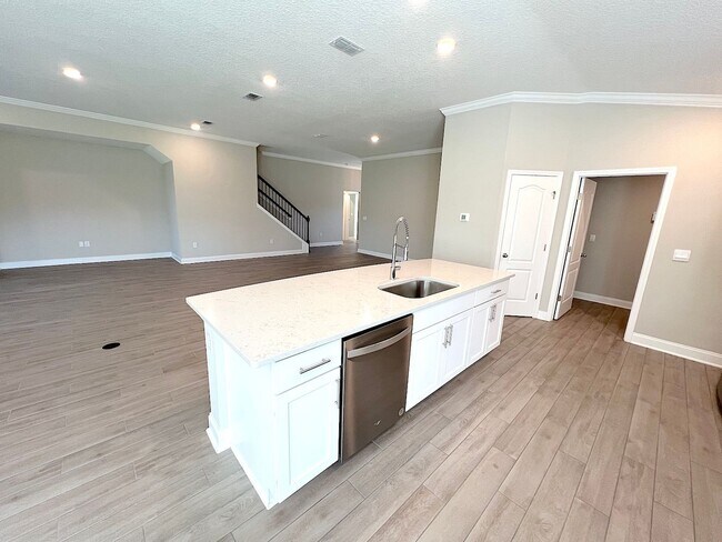 Building Photo - GORGEOUS 5 Bed 4 Bath 3 Car Garage HOME w COMMUNITY POOL for RENT!