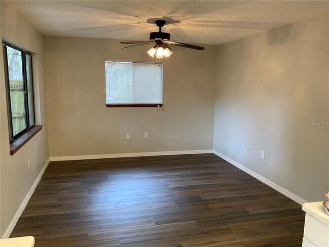 Building Photo - 2067 Red Cedar Ln