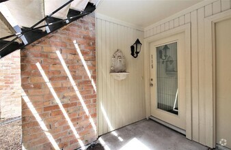 Building Photo - 1601 South Shepherd-