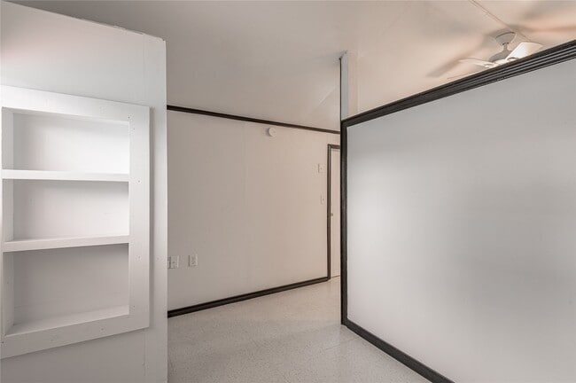 Building Photo - 128 Johnnie St