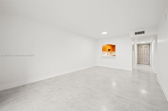 Building Photo - 10090 NW 80th Ct