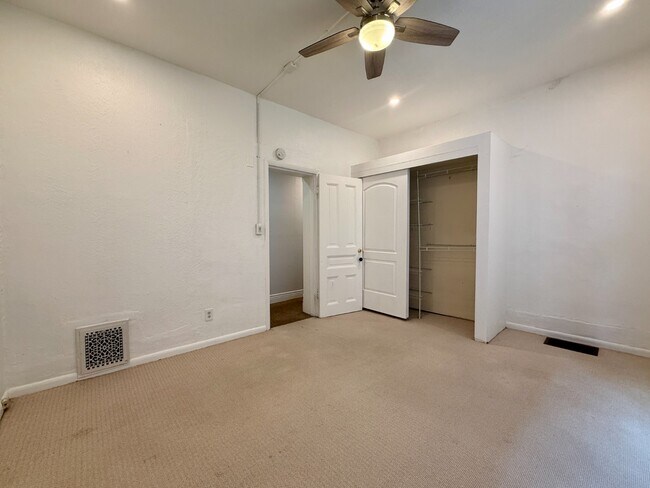 Building Photo - Charming unit for rent in Wash Park!