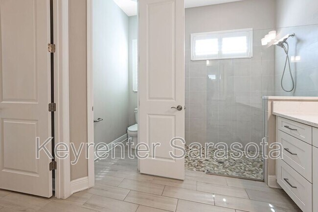 Building Photo - 6133 Lungo Lago Dr