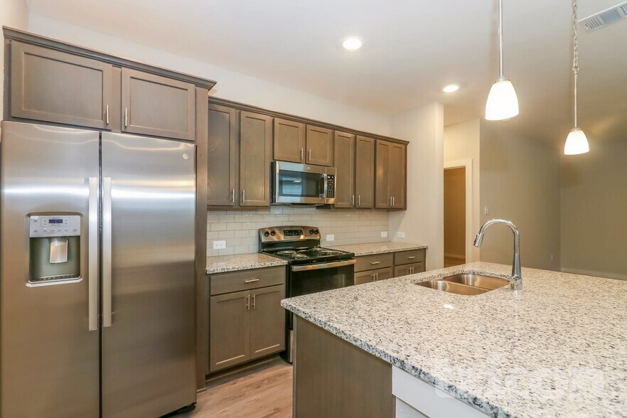 Building Photo - 23627 Gibson Frst Dr