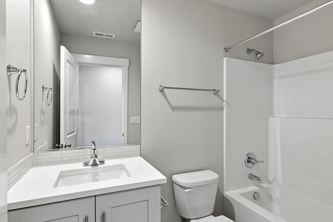 Building Photo - Brand New Townhome in Pleasant Valley Vill...