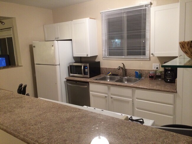 Building Photo - 536 39th W St