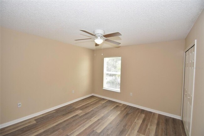Building Photo - 27 Riverdale Ln