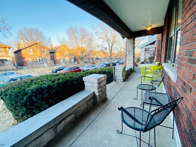 Building Photo - 5042 Winona Ave