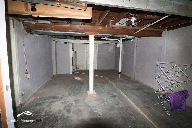 Building Photo - Awesome 4 bedroom 2 bathroom home located ...