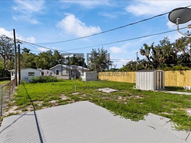 Building Photo - 8025 Roy Dr