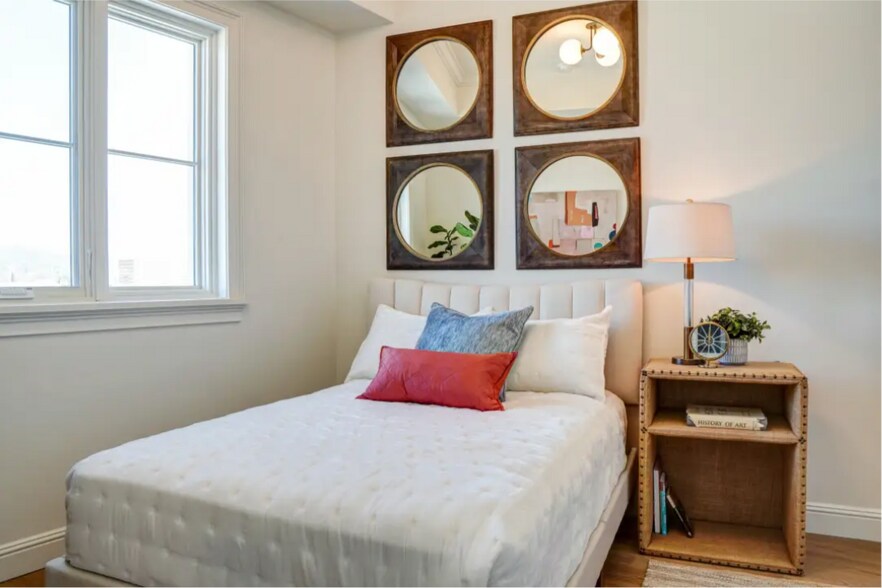 Building Photo - 5768 W 3rd St